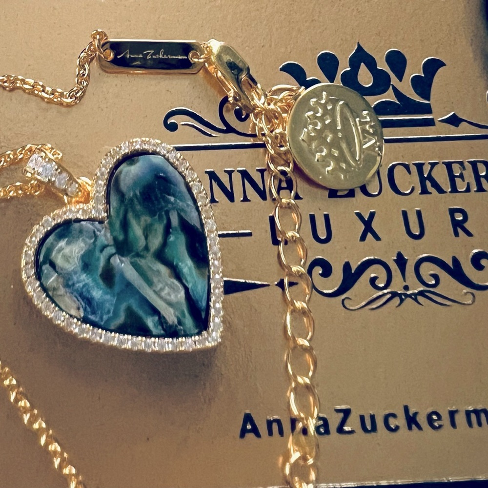 AZL Black Mother of Pearl Heart Pendant Chain Gold Plated